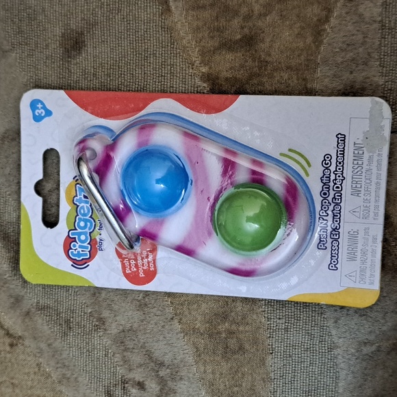 Fidget Push N' Pop On Go w Carabiner NEW - Picture 2 of 5